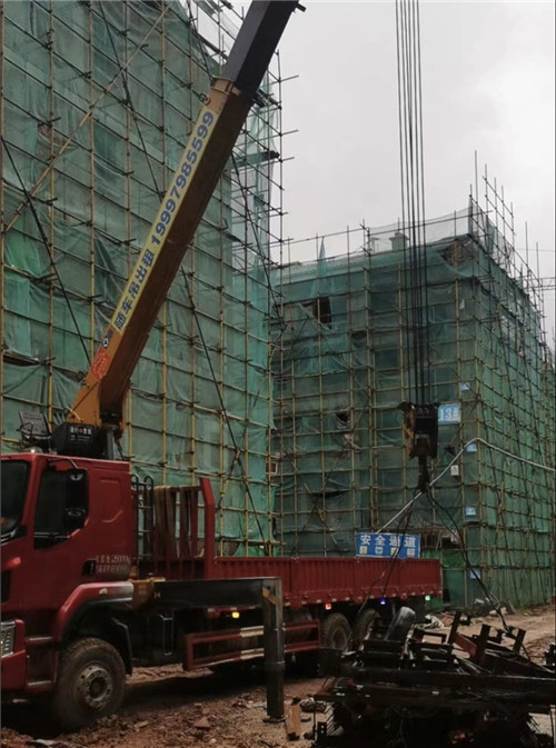 掇刀区“慢工细活”—— 吊车的 “微动控制” 技术